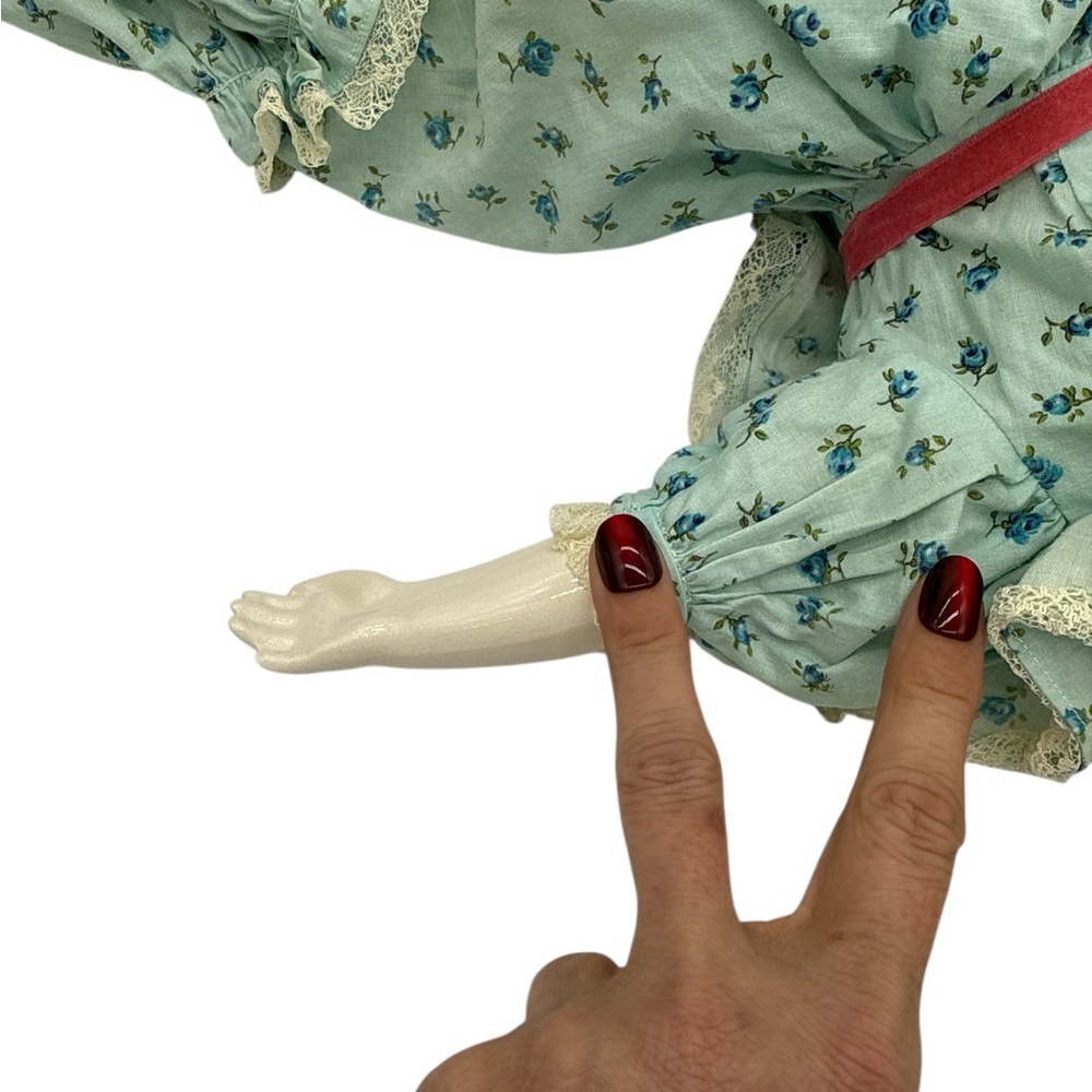Antique German Porcelain Doll with Floral Dress -21.5” - Picture 8 of 10